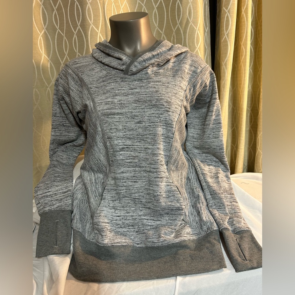“Nova” Light Gray Women's Hoodie Thumb Slits Kangaroo Pocket